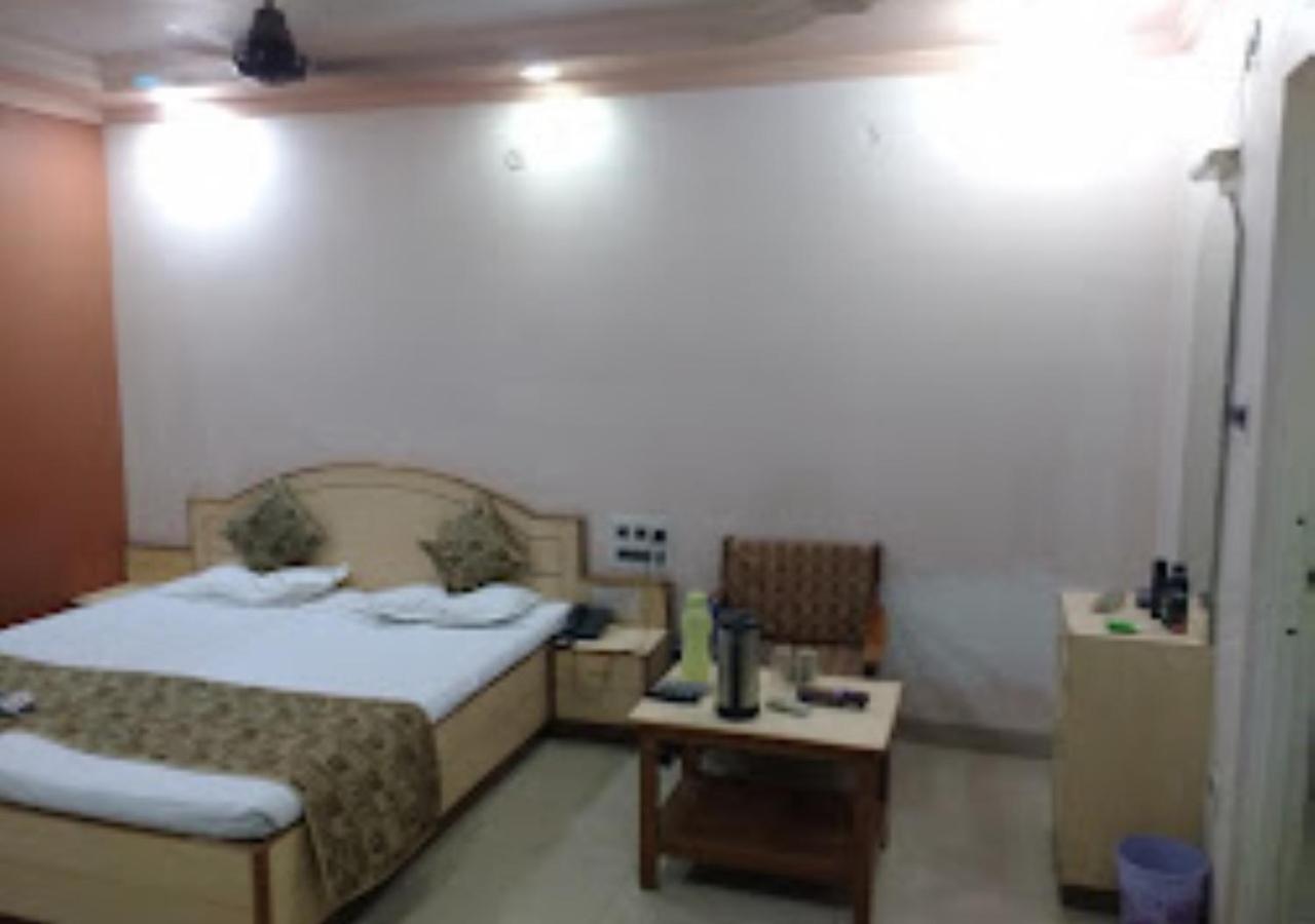 Hotel Mayur Restaurant Chandrapur エクステリア 写真
