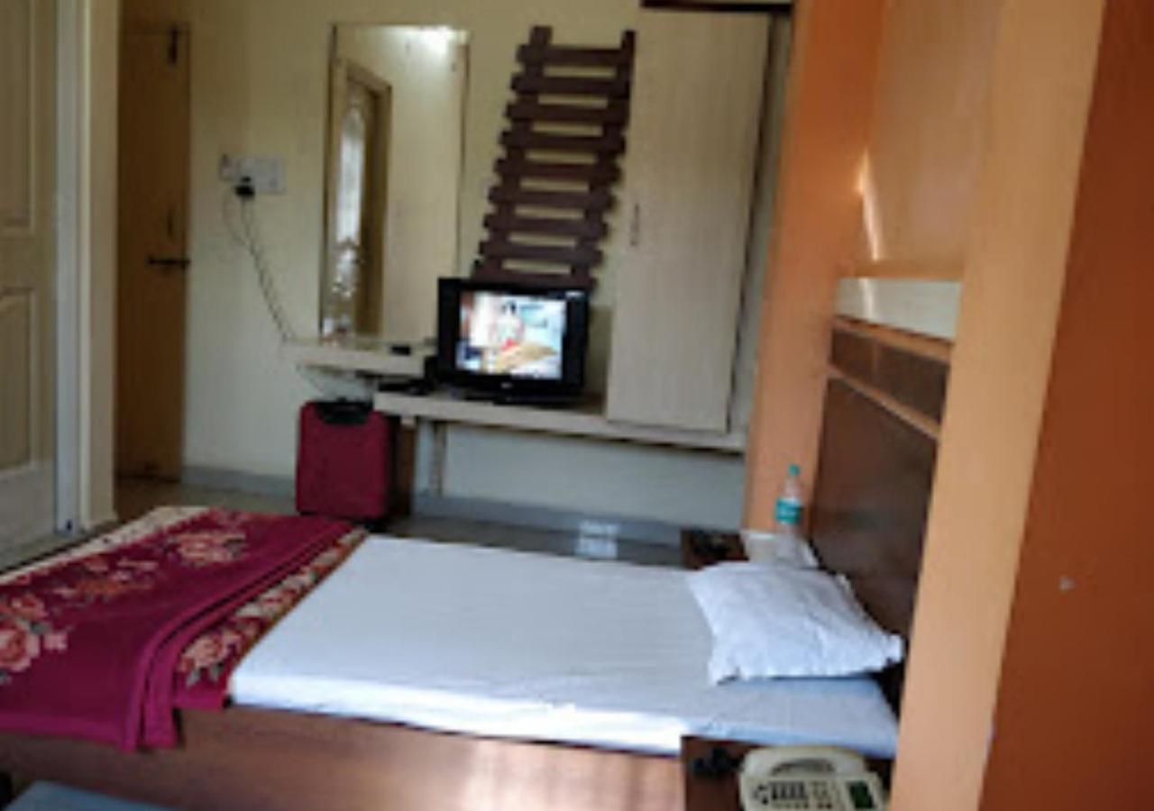 Hotel Mayur Restaurant Chandrapur エクステリア 写真