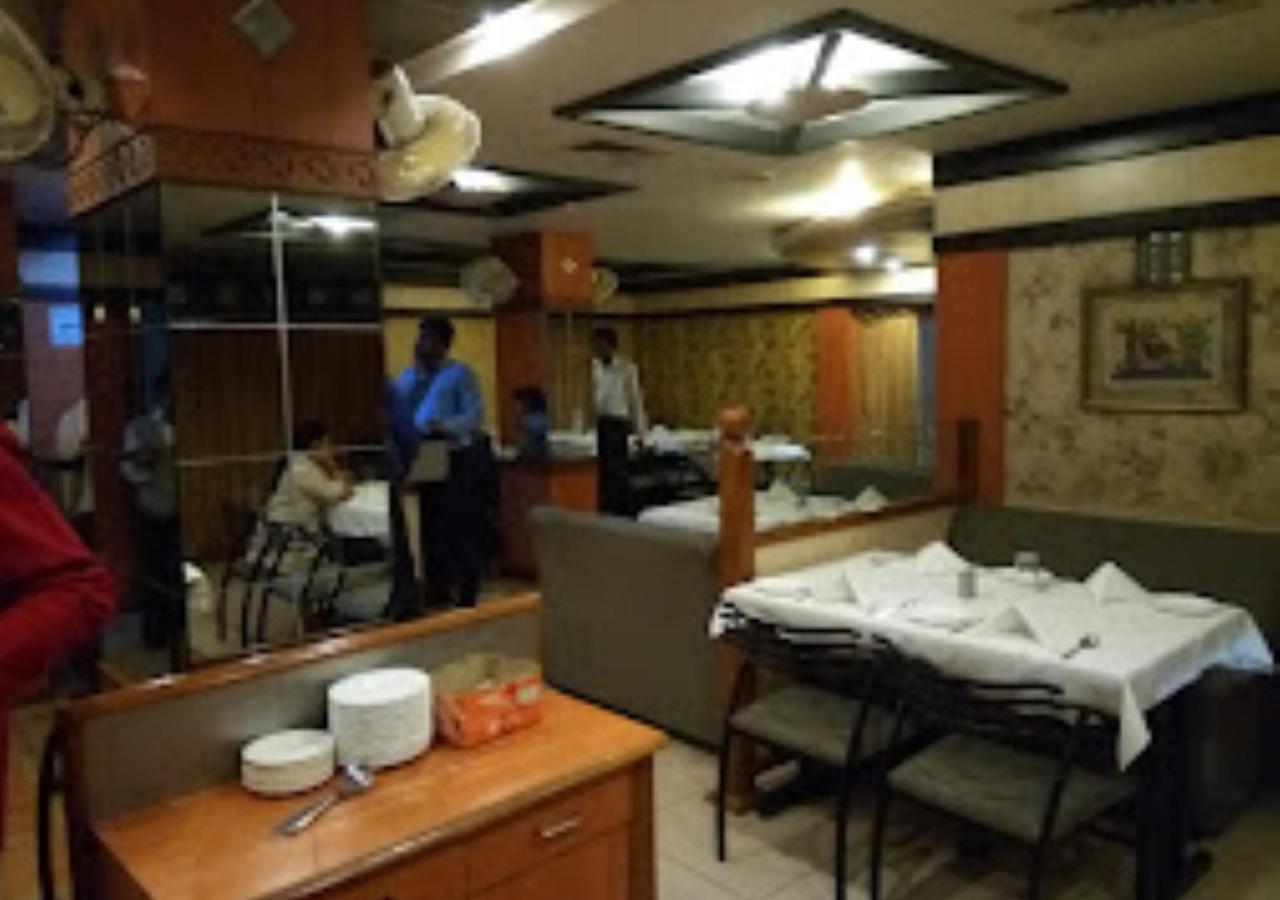 Hotel Mayur Restaurant Chandrapur エクステリア 写真