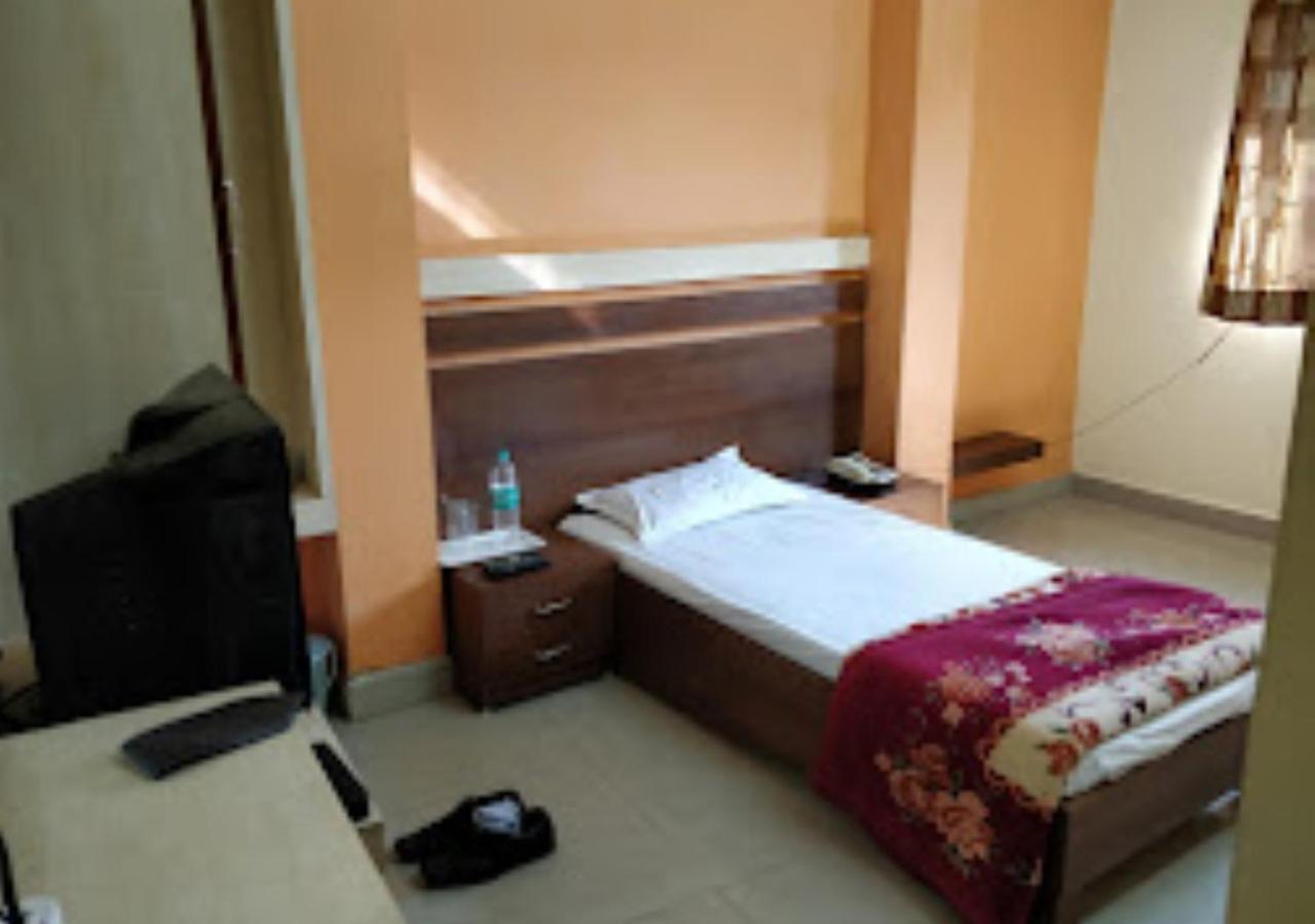 Hotel Mayur Restaurant Chandrapur エクステリア 写真