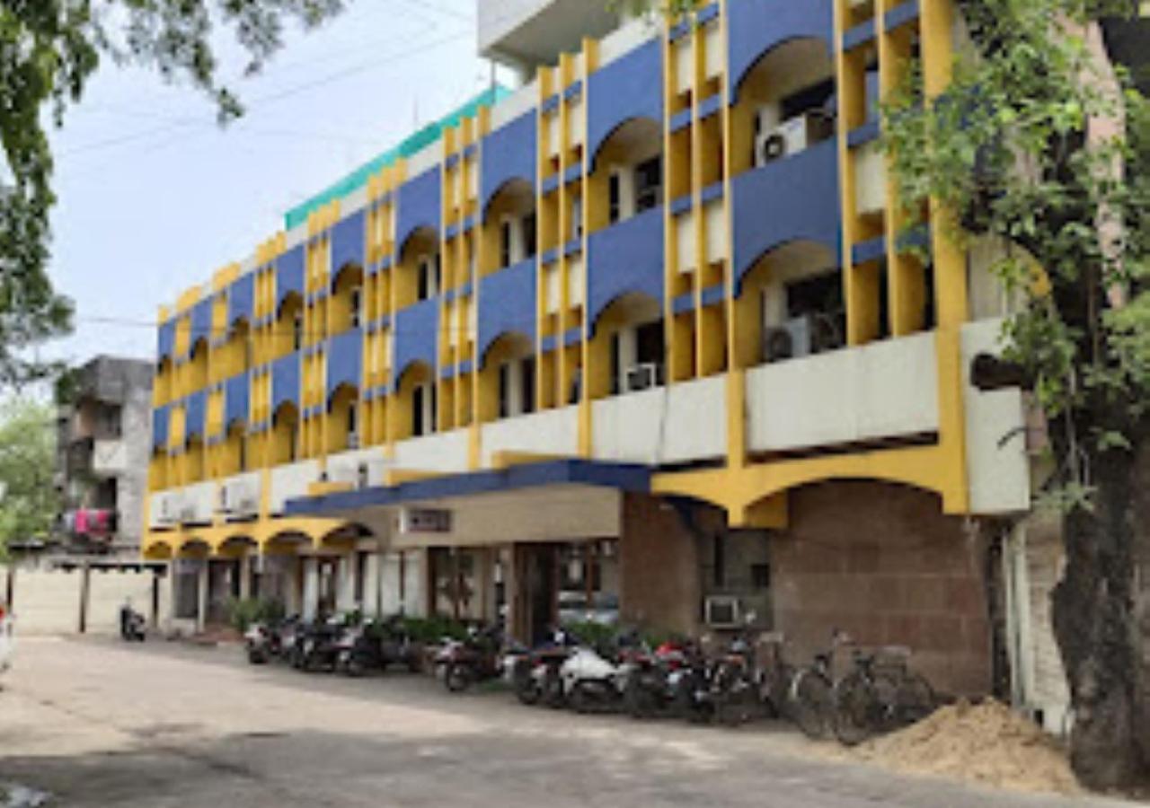 Hotel Mayur Restaurant Chandrapur エクステリア 写真