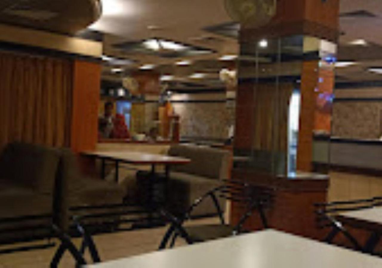 Hotel Mayur Restaurant Chandrapur エクステリア 写真
